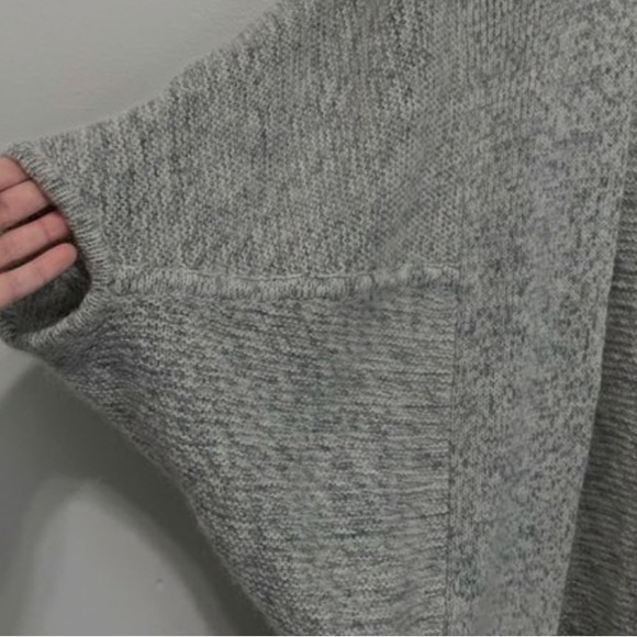 Aritzia wool /cashmere blend. VERY oversized fit. I am 5’5, 122 pds for referenc - Picture 5 of 5